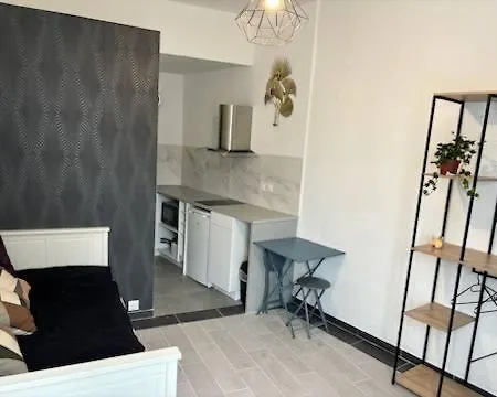 Calme Avec Un Lit Apartmán